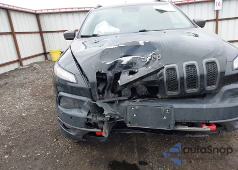 2016 Jeep Cherokee Trailhawk z USA, uszkodzony, nr VIN 1C4PJMBS5GW211669